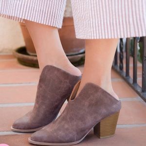 Size 9 QUPID Western Mules